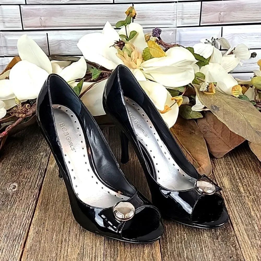 BCBG heeled pumps Size 6.5B